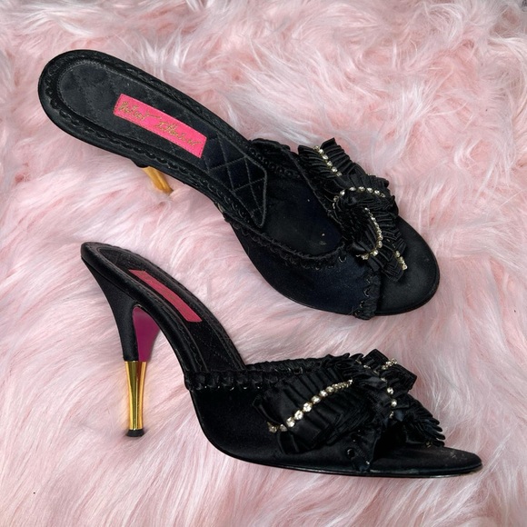 Betsey Johnson Shoes - 90s / 2000s vintage Betsey Johnson mule heels 💋